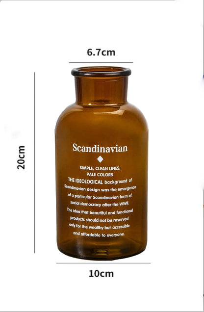 Amber Cam Dekoratif Vazo – “Scandinavian” Yazılı, 20 cm Süs Bitkisi Vazosu