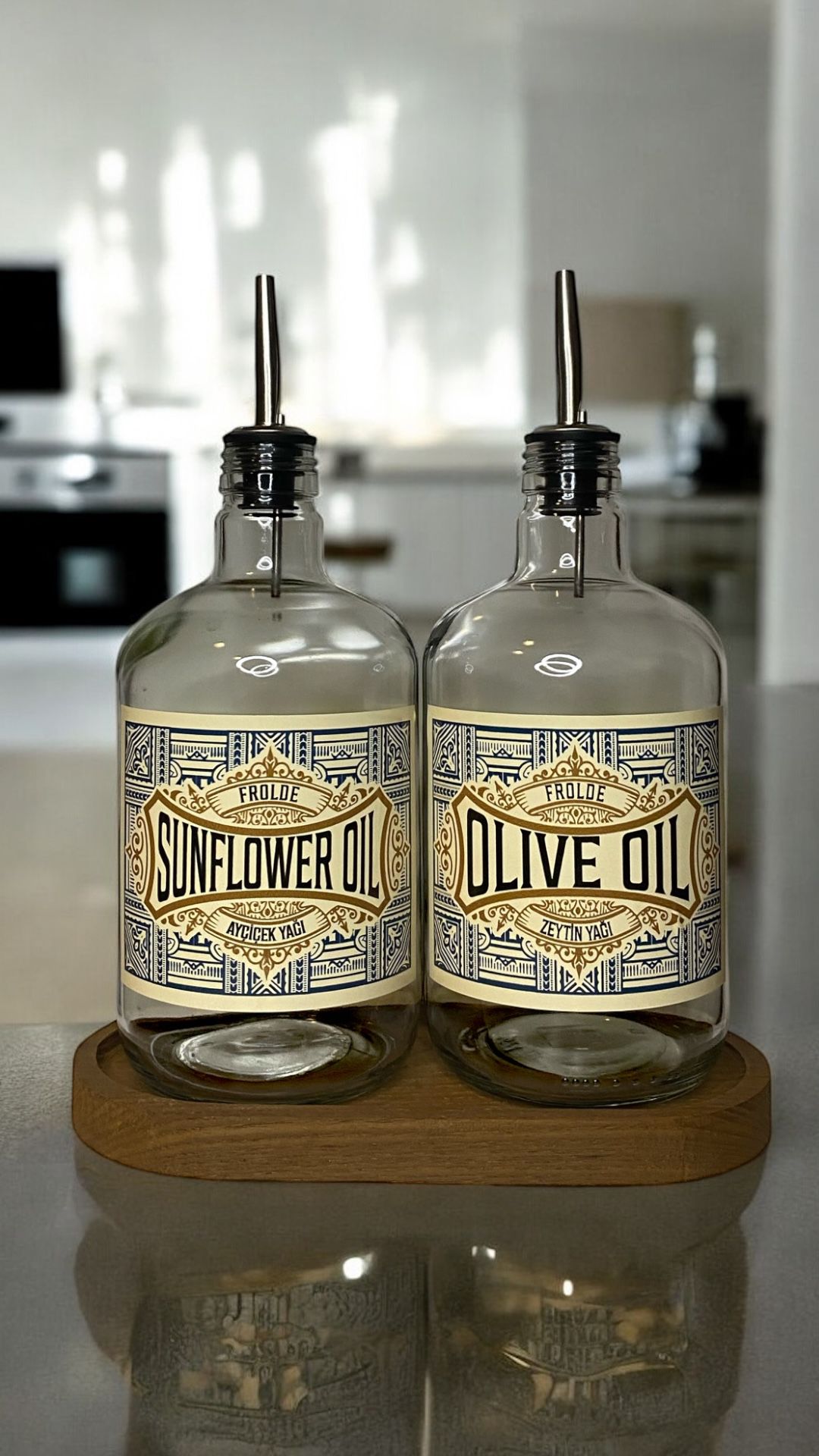 Ahşap Stantlı 2'li ÇelikTıpalı 750Ml Cam Ayçiçek Yağı Zeytinyağı Şişesi Yağdanlık Vintage Retro
