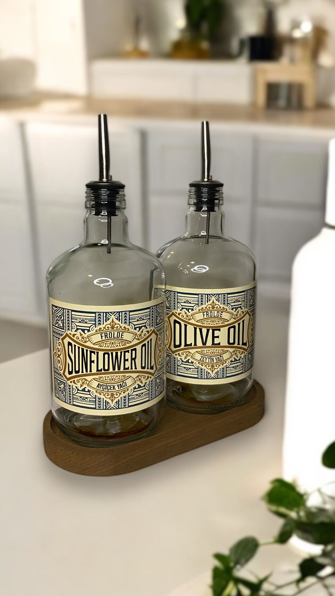 Ahşap Stantlı 2'li ÇelikTıpalı 750Ml Cam Ayçiçek Yağı Zeytinyağı Şişesi Yağdanlık Vintage Retro