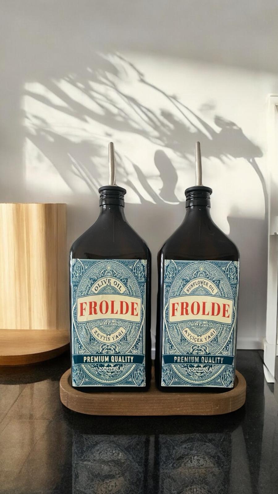Ahşap Stantlı 2'li Amber 500 ml Yassı Cam Ayçiçek Yağı Zeytinyağı Şişesi Yağdanlık
