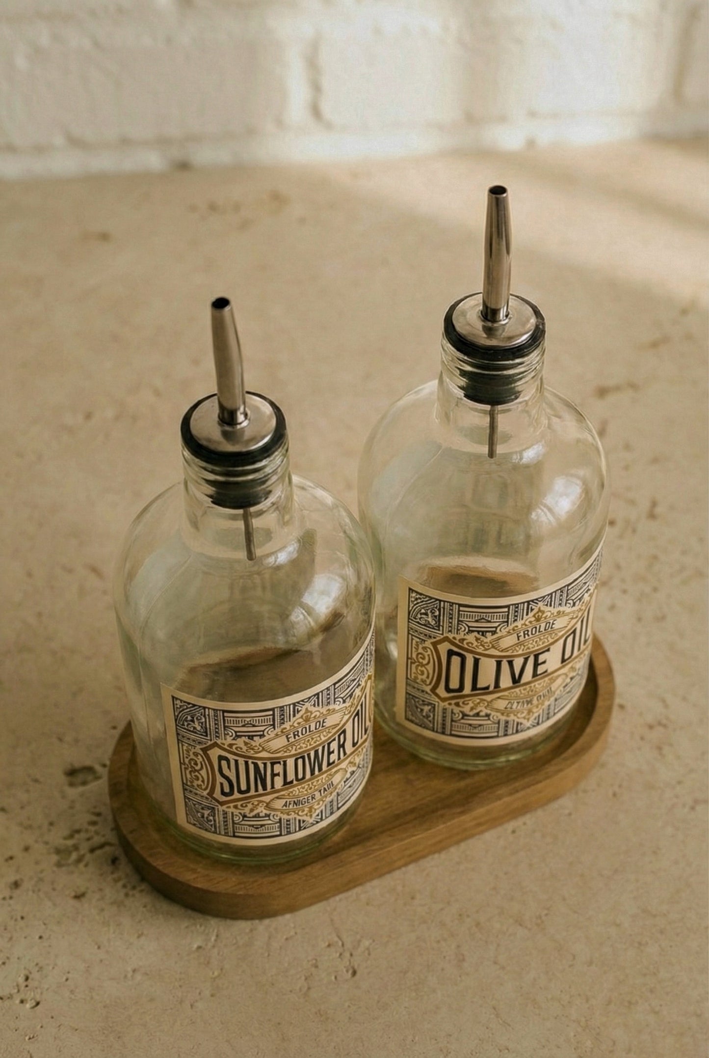 Ahşap Stantlı 2'li ÇelikTıpalı 750Ml Cam Ayçiçek Yağı Zeytinyağı Şişesi Yağdanlık Vintage Retro