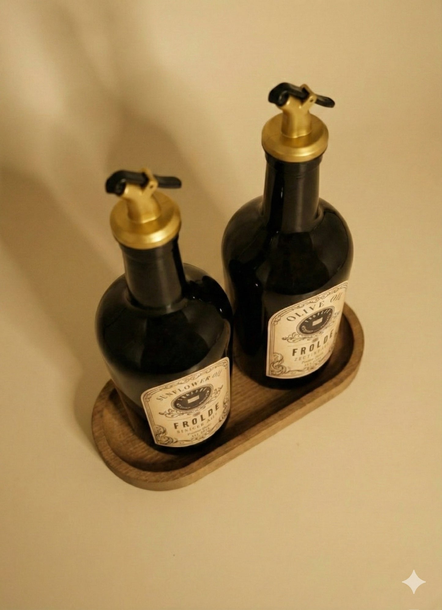 Ahşap Stantlı 2'li Amber Gold Tıpalı 500 Ml Cam Ayçiçek Yağı Zeytinyağı Şişesi Yağdanlık