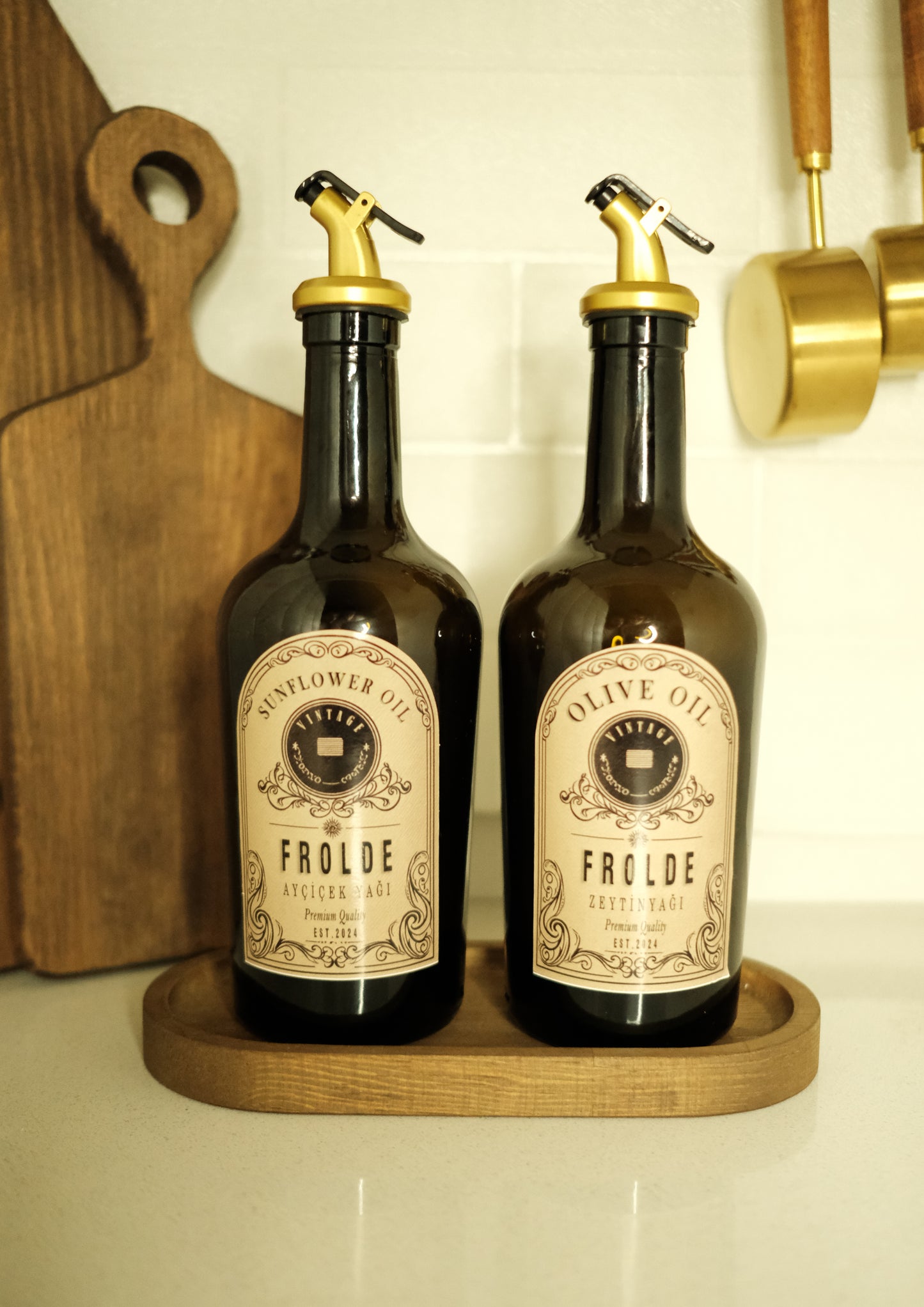 Ahşap Stantlı 2'li Amber Gold Tıpalı 500 Ml Cam Ayçiçek Yağı Zeytinyağı Şişesi Yağdanlık