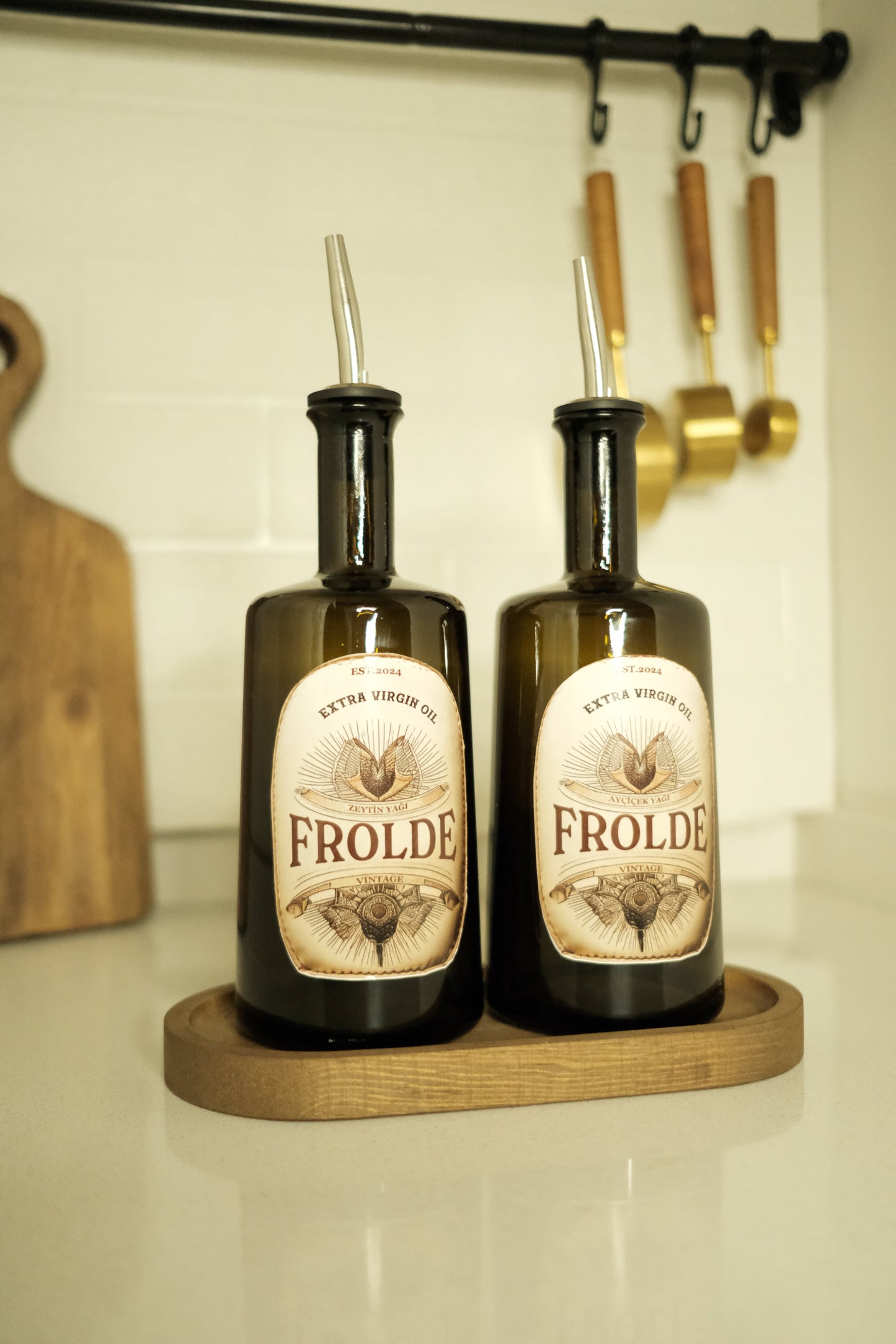 Ahşap Stantlı 2'li Amber 500 ml Cam Ayçiçek Yağı Zeytinyağı Şişesi Yağdanlık