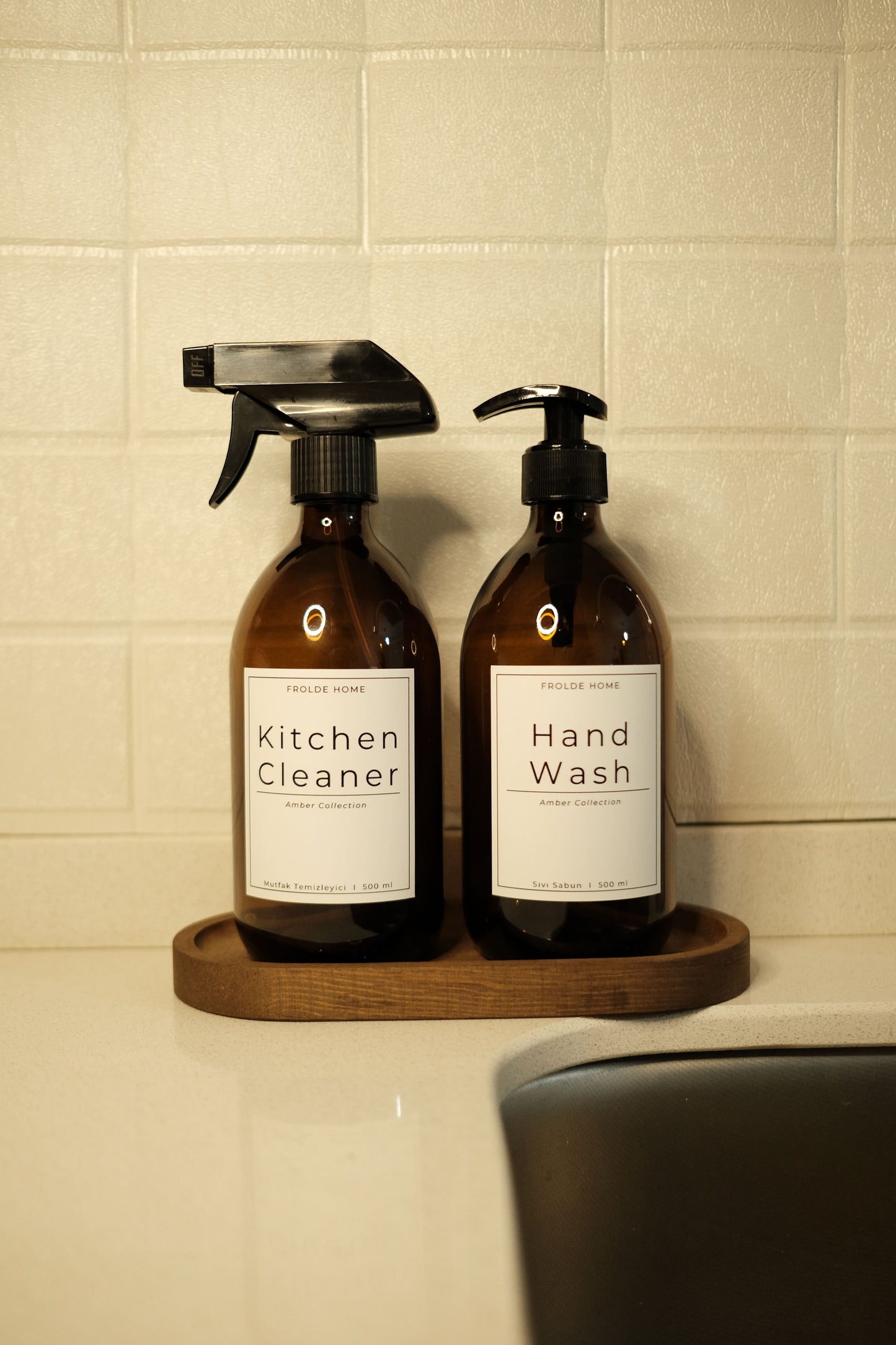 Oval Ahşap Stantlı 2'li Amber Cam Mutfak Temizleyici Bulaşık Deterjanı Şişesi Sabunluk 500ml